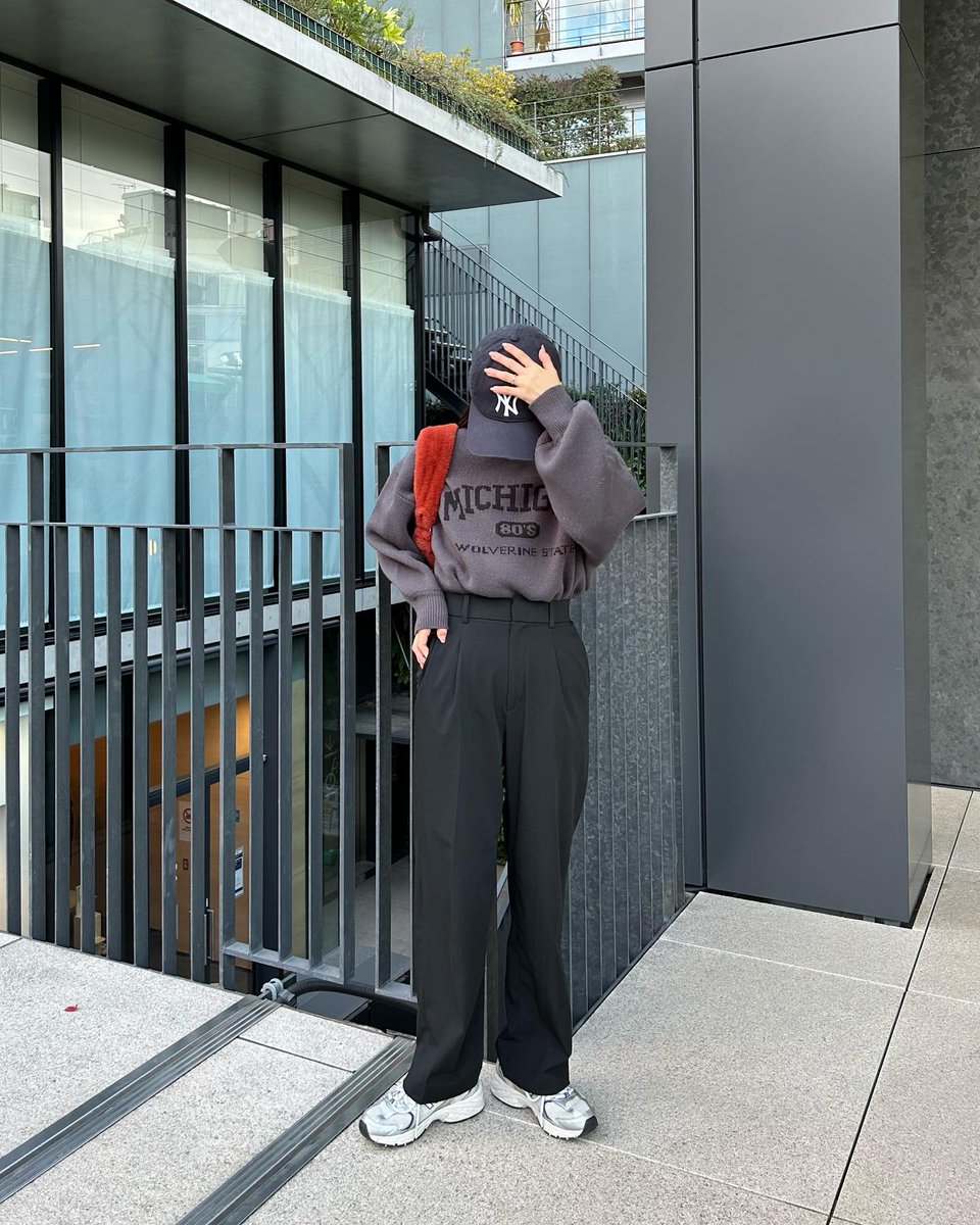 khhamza87's tweet photo. みんなの今一番おすすめの映画やアニメは何ですか？教えて。みんなはどう感じる？ 😂
IpJ https://t.co/mO8hNV9c9q
