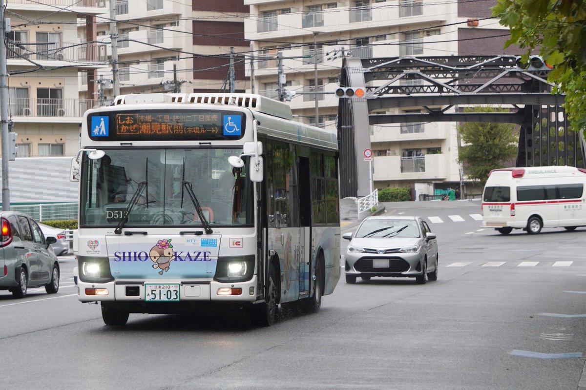 kakeru_tobus's tweet photo. 8/16富岡規制と特輸
急行06 J-K264
江東01 S-D513
本部車両 L-H966
特輸 1:S-W462 2:S-Y478 3:S-Y483 https://t.co/33WjXWDOaW