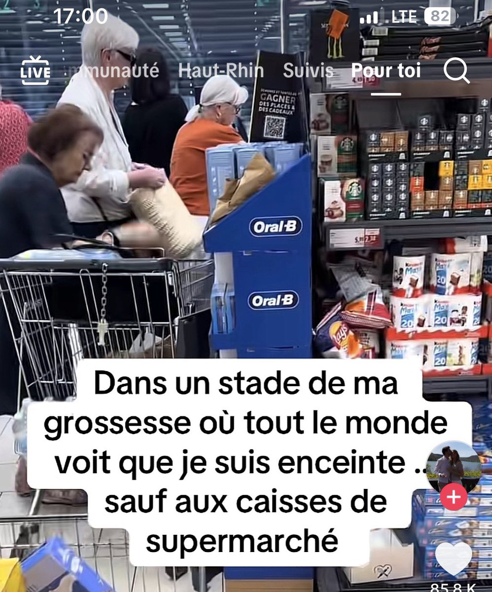 Sanyelg13's tweet photo. LEs femmes enceintes vont nous saouler cb de temps avec ça ?? Ya des vieux devant elle voit pas ? Et meme si c'etait des jeunes ya des personnes avec des handicap invisibles qui eux aussi sont prioritaires https://t.co/9dwXmILrMn