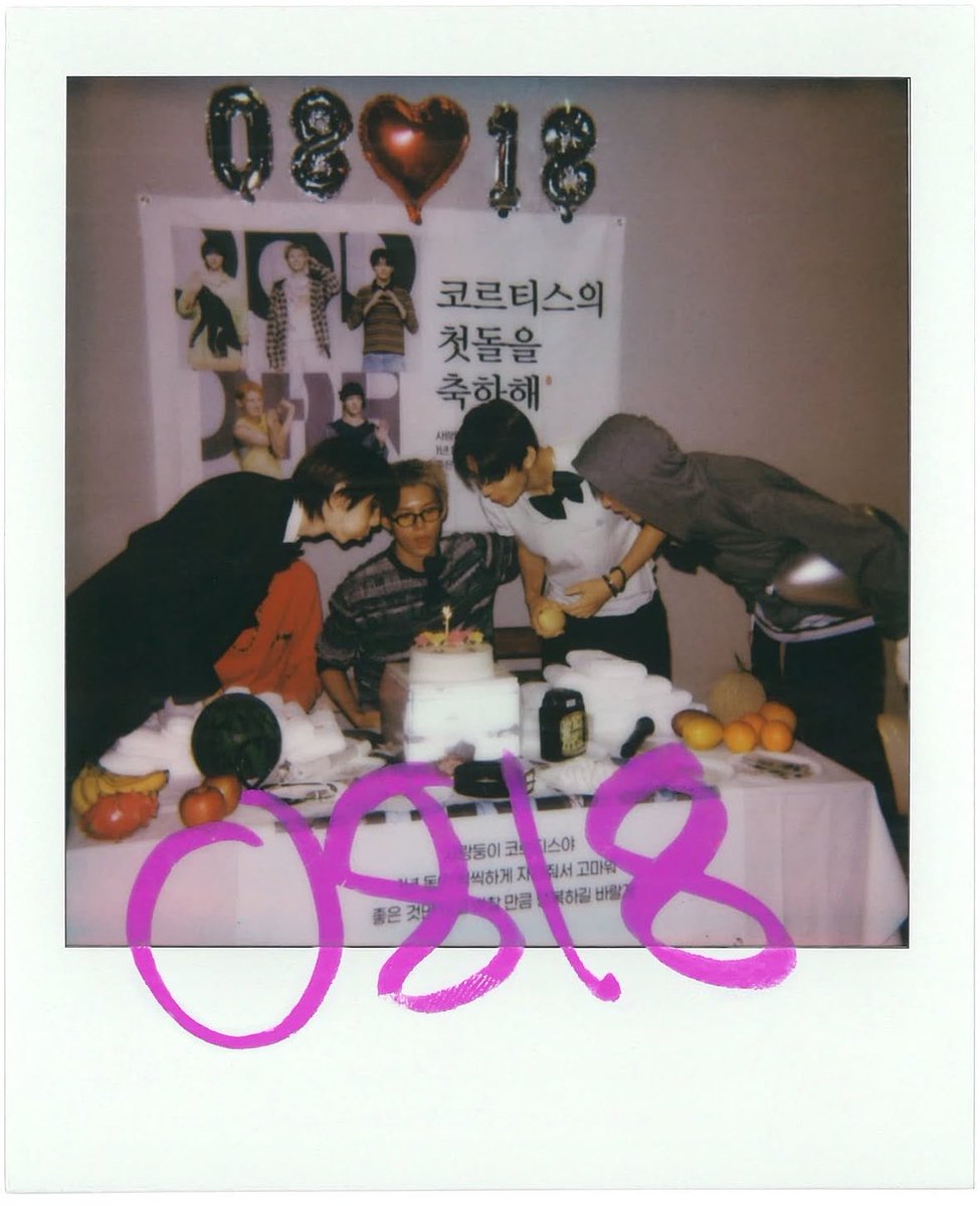 CORTONE5's tweet photo. CRYINGGGG THE LITTLE CANDLE THEY ARE SO DEAR TO ME https://t.co/mAmx9yKYSh