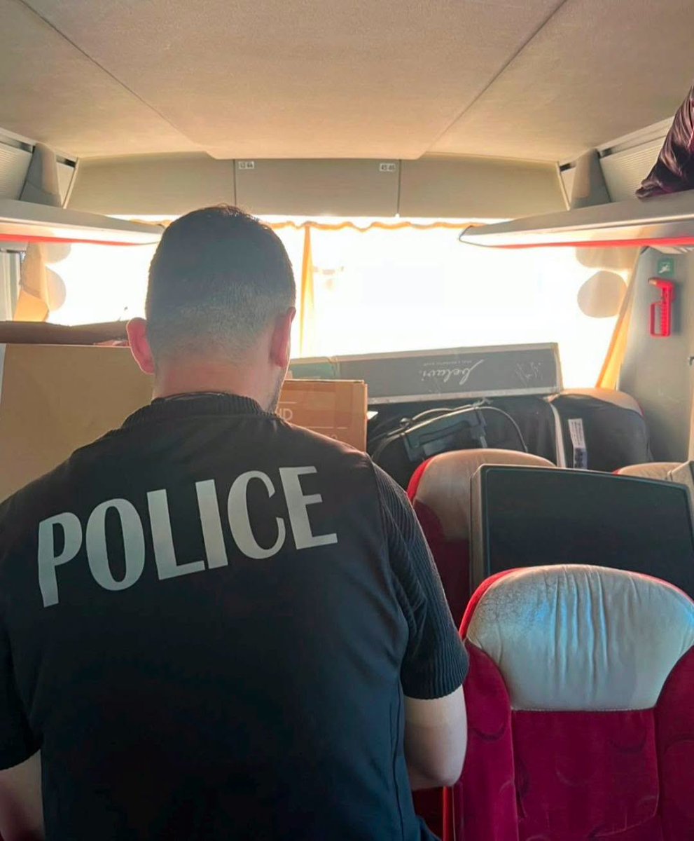 admirim's tweet photo. 🇽🇰 At the border with Serbia, Kosovo authorities seized over €100,000 in undeclared cash hidden inside a bus. https://t.co/Ul35G0YVjQ