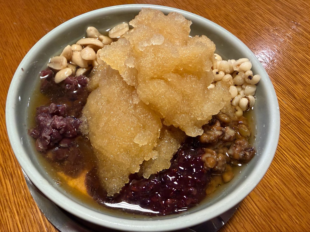 jyandy0330's tweet photo. おじさん達の集まりへ。
いろいろな話をするのは楽しいねぇ。
そして冷たい豆花が食べたい気候。
今年の夜はそこそこ涼しいなぁ。 https://t.co/X6n5fLM9Ca