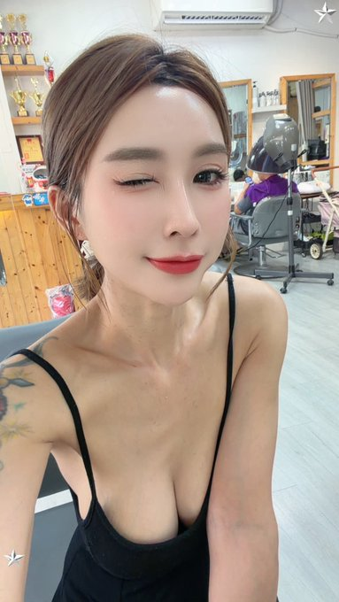nthgrw's tweet photo. 今天這張自拍   
你會停下來多看一眼嗎？ https://t.co/wRokz9xXMd