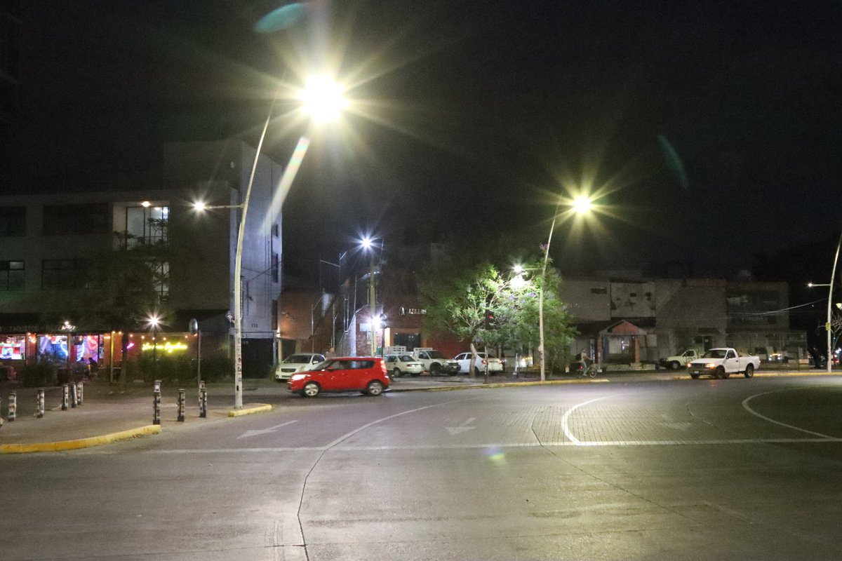 ImpactoJalisco's tweet photo. Guadalajara avanza con la renovación de su alumbrado público y ya suma 22 vialidades estratégicas intervenidas, como parte del Plan de Iluminación de la ciudad.

Entre las avenidas atendidas están Chapultepec, Vallarta, Revolución, López Mateos y Lázaro Cárdenas. https://t.co/dG7BQ4TFi2