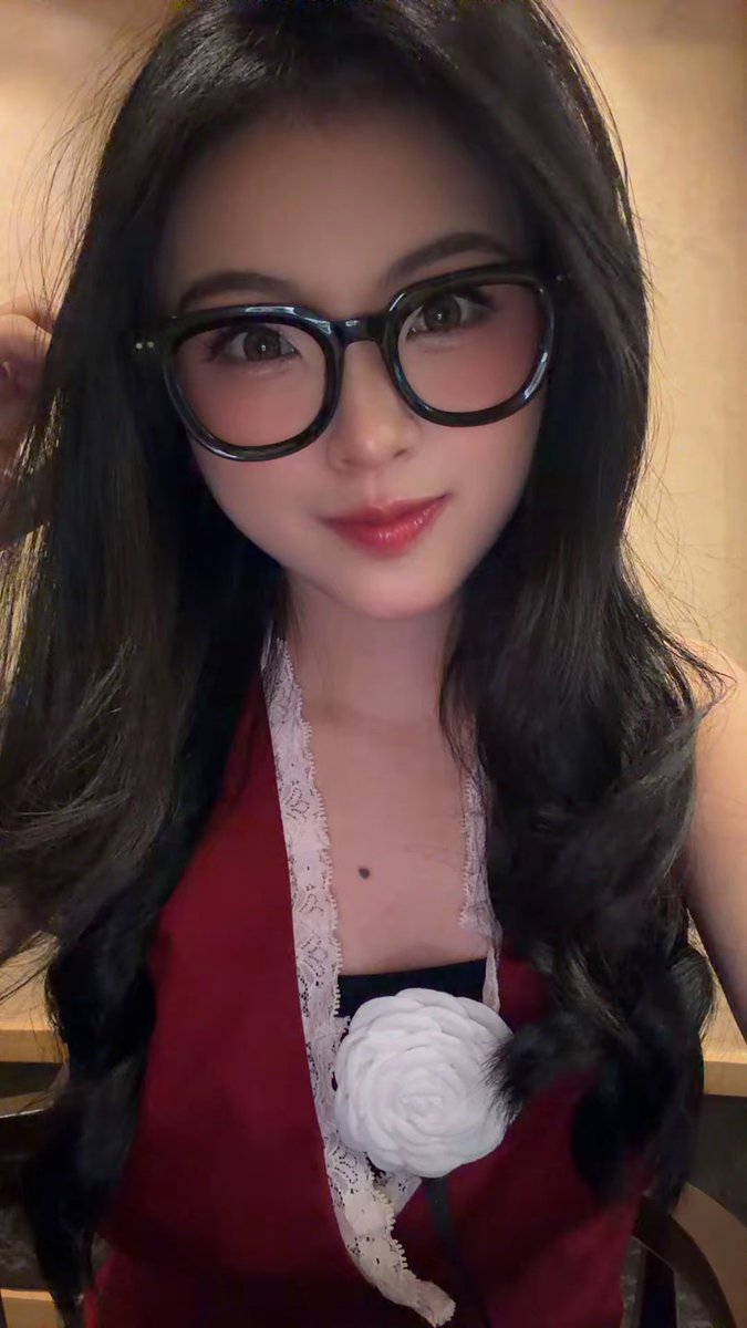 Y_CynthiaJKT48's tweet photo. #cynin bingung mau banyakin foto pake kacamata atau tidak yah 👓 https://t.co/zVGIgb0iL7