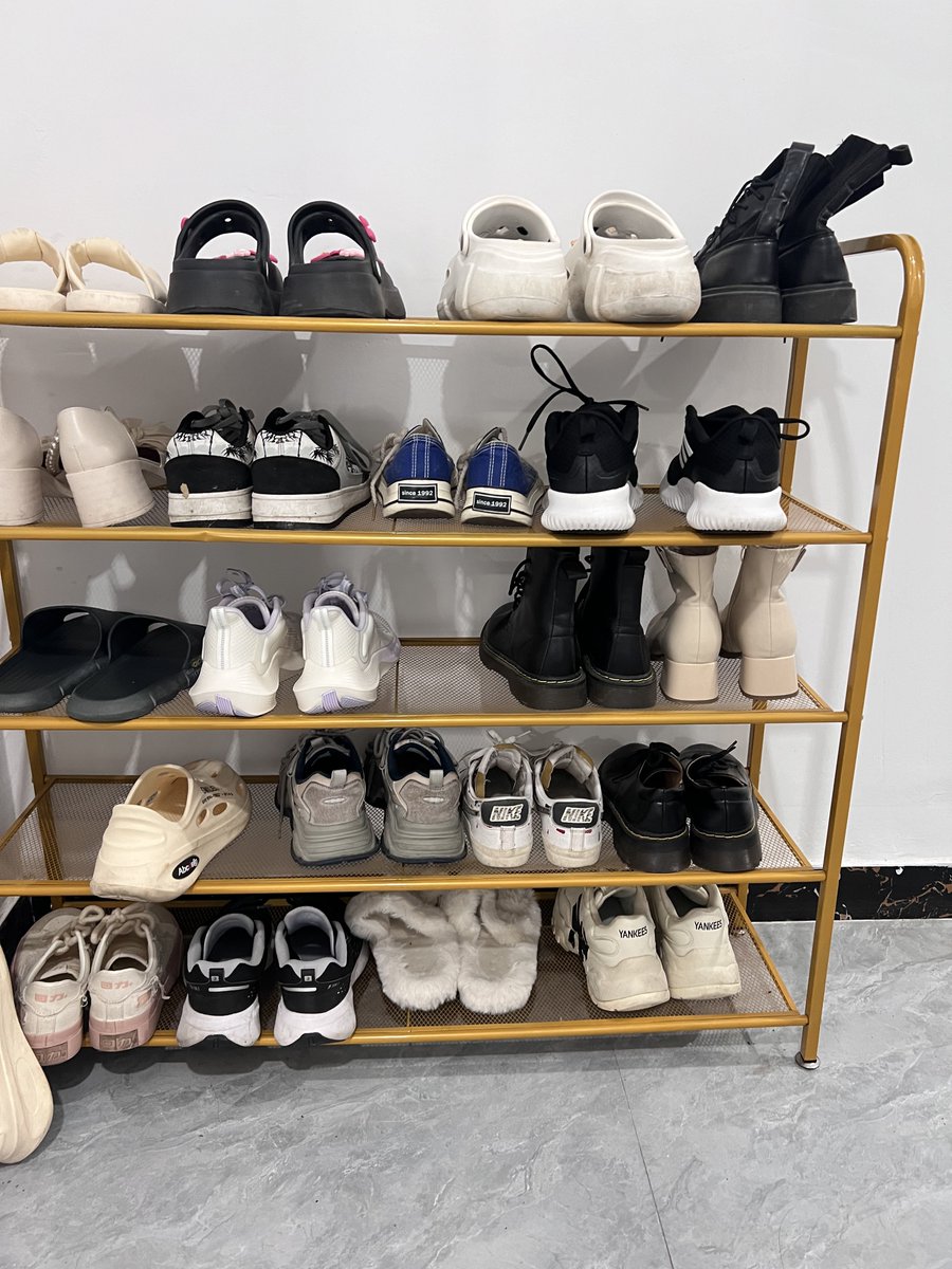 lemon02288349's tweet photo. 放在外面的鞋就要做好被保养的准备 https://t.co/PcWGweRaSj