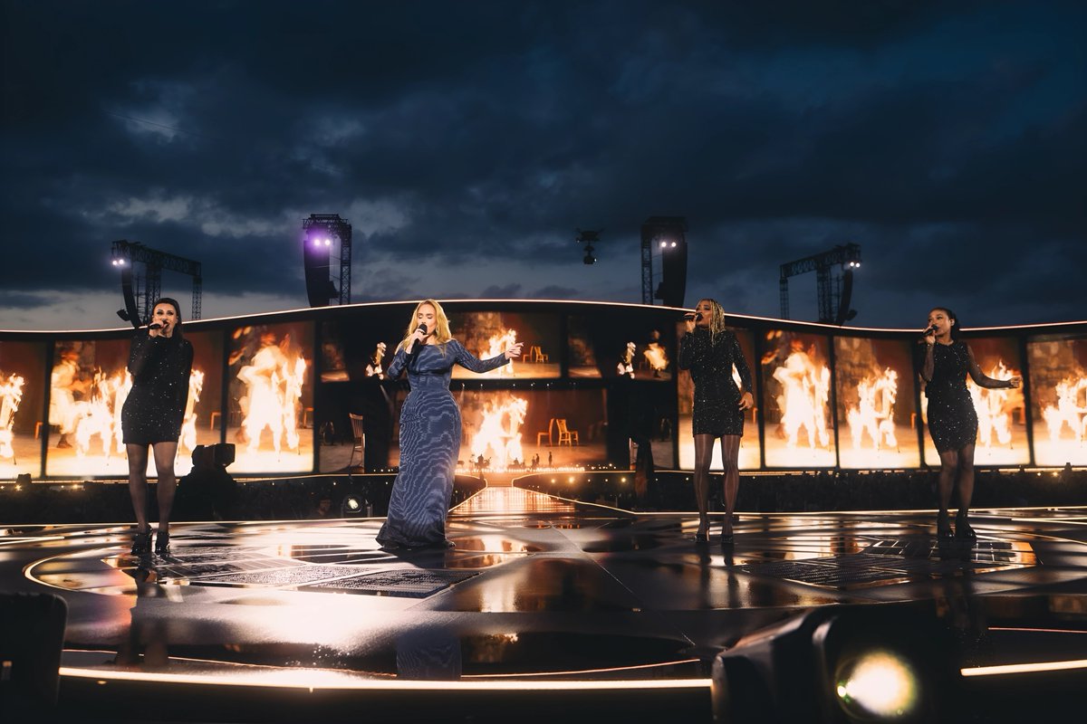 4k_adele's tweet photo. Adele in munich | Night 1 | In 4k https://t.co/typHhTFnqv