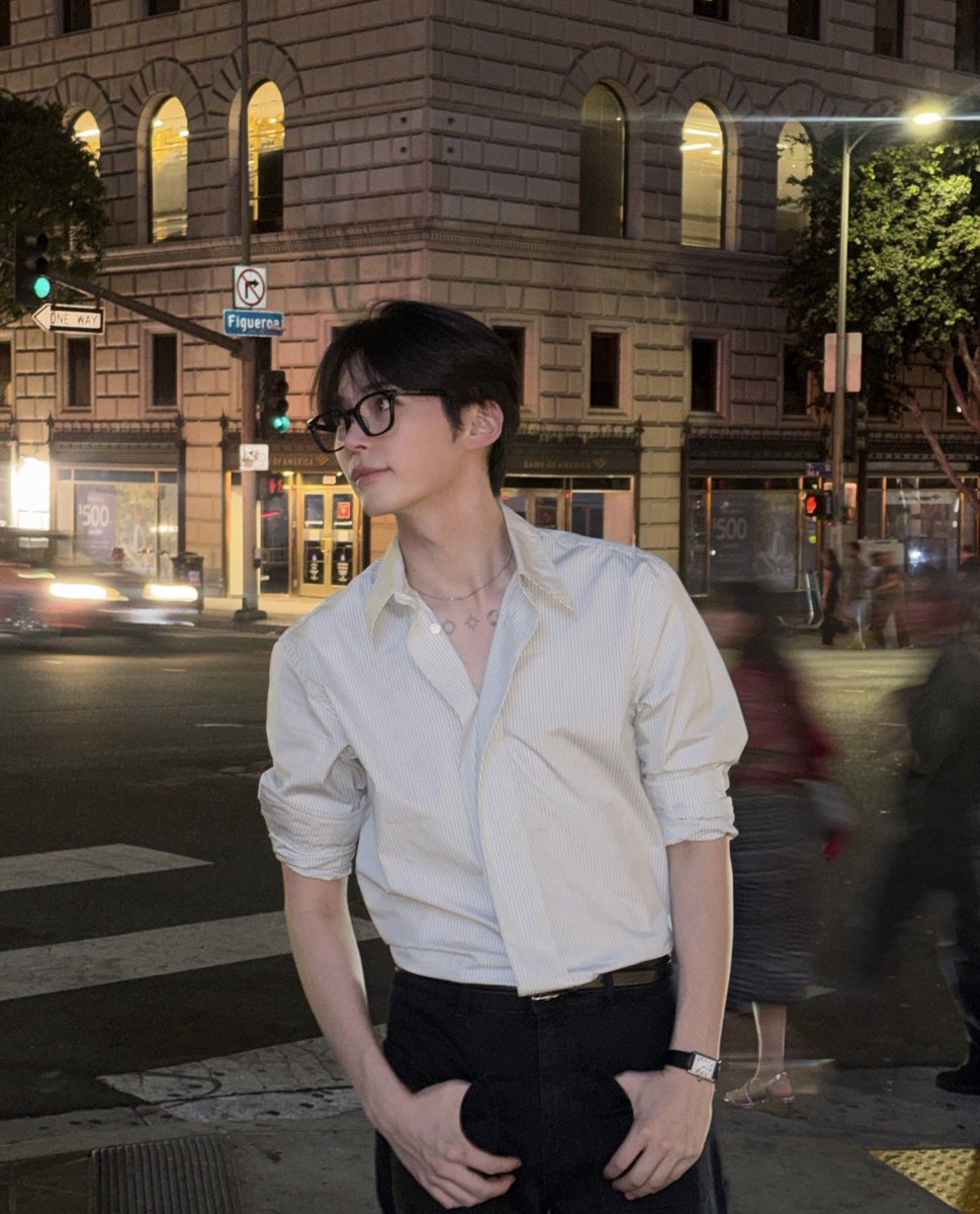 hbnlover's tweet photo. the specs.. the tattoo breathing.. the rolled-up sleeves.. he looks too fine for his own good https://t.co/IC1Hv8IlYD