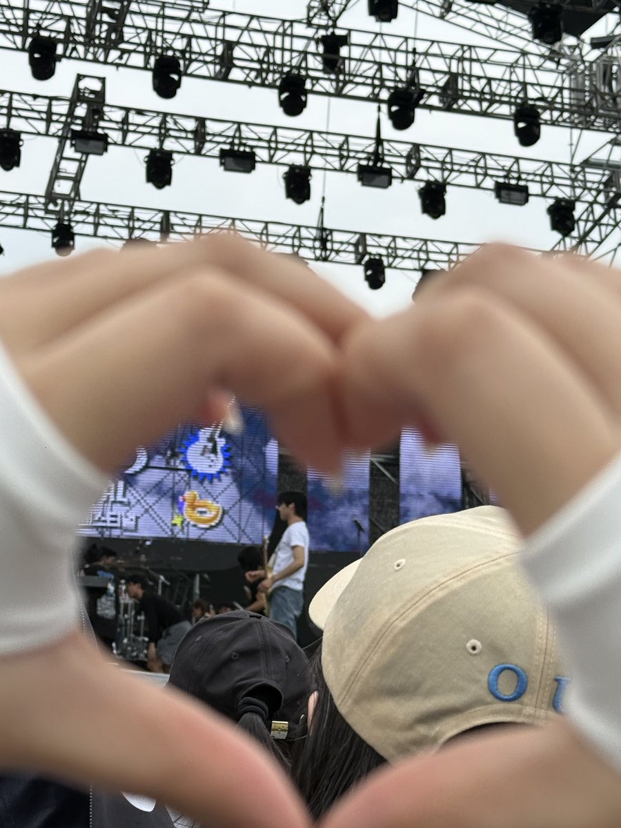 pagesofm's tweet photo. 이런여름이라면 오백번도더할수잇을것만같지.. https://t.co/Zx8FML9vOM