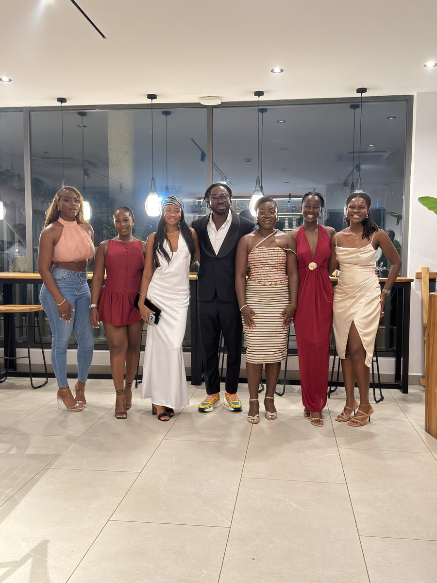 _iamblackena's tweet photo. This weekend I was busy drinking wine and enjoying good vibes at a birthday party. How about you? https://t.co/Vp4Sgj0HmQ