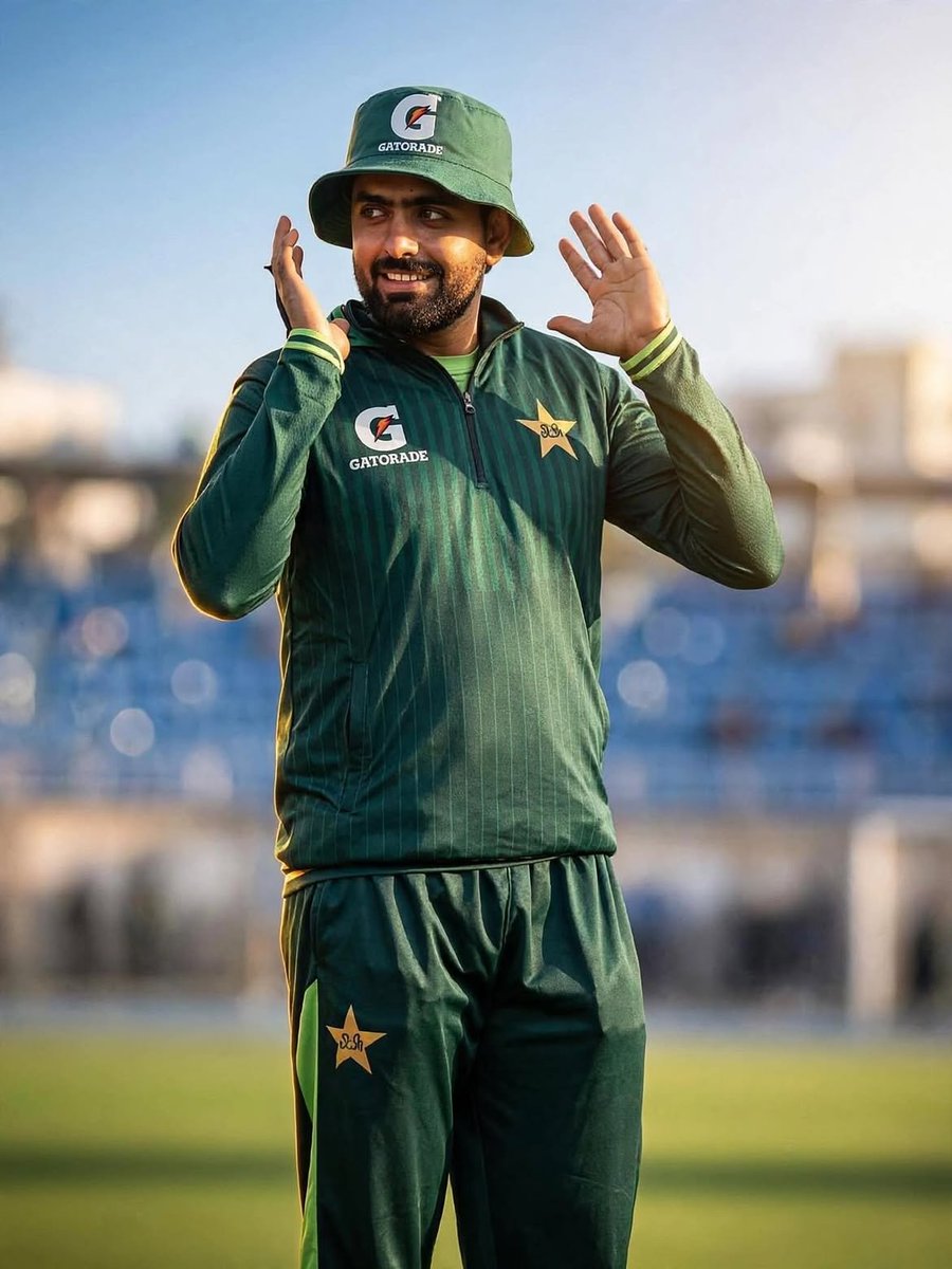 bxbverse_'s tweet photo. Sorry chand but my man is more beautiful than you 🕊️

#BabarAzam𓃵 | #BabarAzam https://t.co/COt9l8q9gF