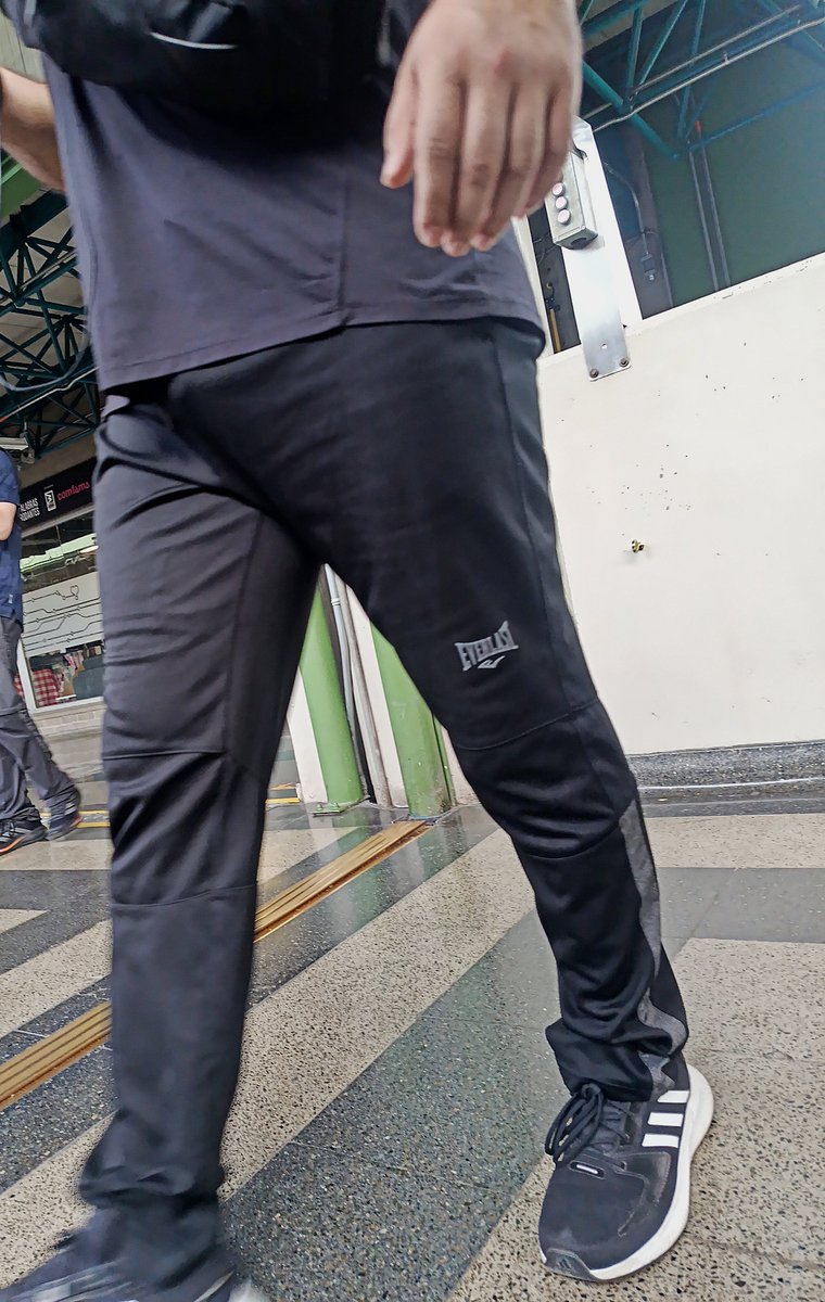 spyMedellin's tweet photo. Lo que uno disfruta viento estos #bultos #paquetes se deleita todo el camino y más si son en #chandal
#buenosbultos
#bultosenchandal
#bigbulge
#bultosdemacho https://t.co/weHhxM4Tz5