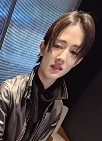 saurieng44's tweet photo. SEONGHYEON의 밝고 긍정적인 에너지를 사랑합니다. 매력적인 ACEOMonTop, 영원한 EOMIRACLE!

SEONGHYEON REIGNS THIS CHAPTER

#SEONGHYEON1YearVoyage
#SEONGHYEON #성현 https://t.co/LhnzHLQkGc