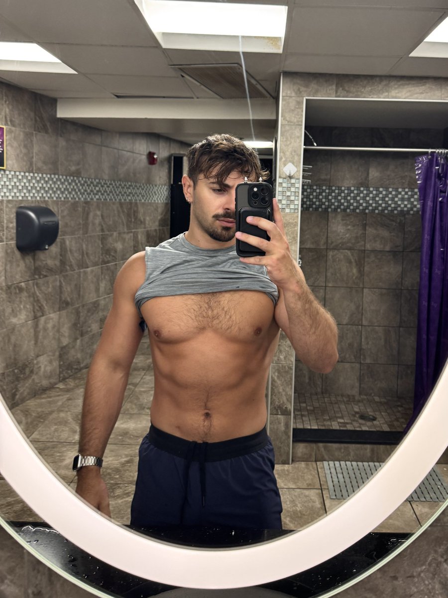 itslukiepooh's tweet photo. Clocking in at the Planet Fitness Pump Factory ⚙️💪 https://t.co/RHQro6jAYv