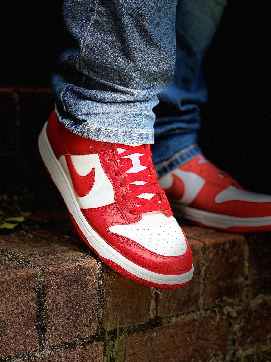 SneakerTweeker's tweet photo. Letโs start this week off right. Nike St. Johnโs Dunks on foot today. ๐ฎโ๐จ๐ฅต๐ฅ๐@nikestore #DunksforDays #yoursneakersaredope #photographyisart #photooftheday #KOTD #SNKRSkickcheck #wearyourkicks #SNKRS #sneakerhead https://t.co/VrY1bekVno