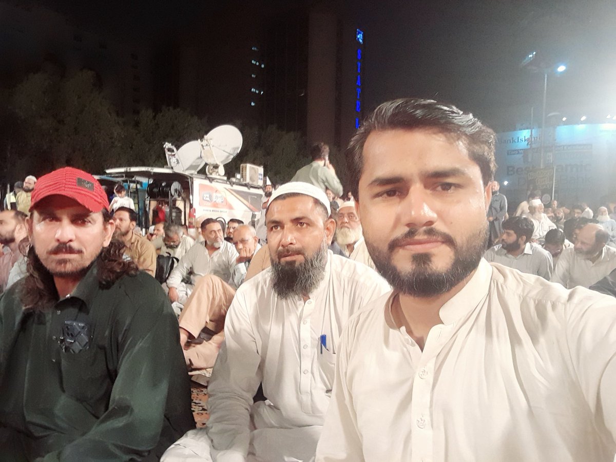 Zain28813240's tweet photo. جماعت اسلامی کراچی کا گورنر ہاؤس سندھ پر دھرنے کا دوسرا روز عوام کی بڑی تعداد مہنگے پیٹرول ڈیزل کے خلاف دھرنا جاری ✊️
#JIKeamari #Sindh #BaldiaTown #Pakistan #PakistanPolitics #PublicMeeting #IslamicMovement #HafizNaeemurRehman #YouthVoice #Mr_Zain #petrol https://t.co/6t7Xcihn8D