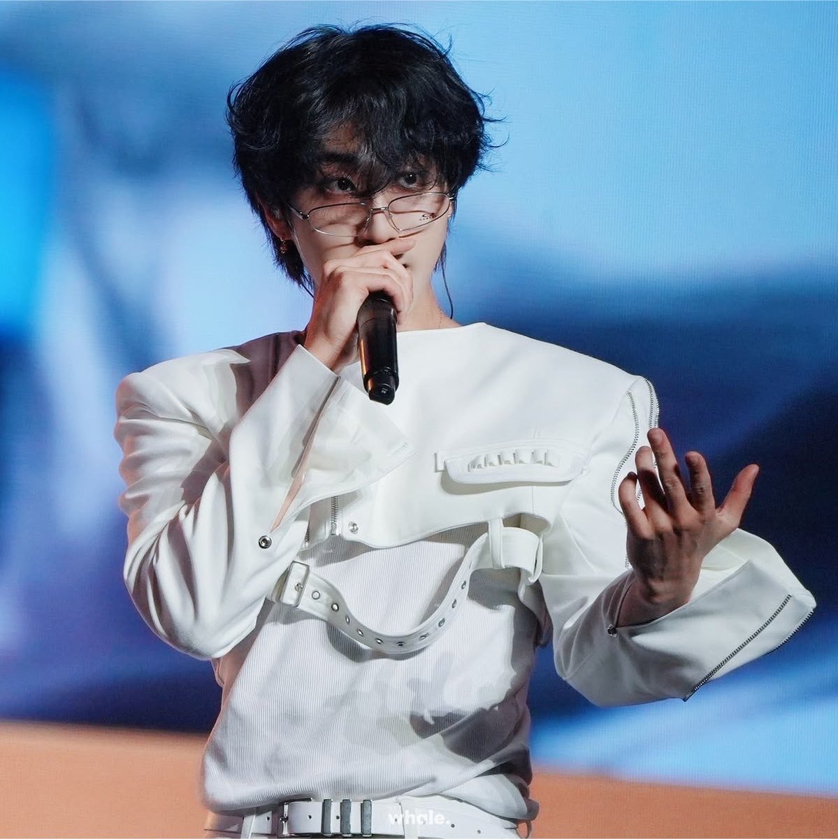 hjspopbase's tweet photo. #HAN Jisung when asked if he would like to collaborate with a Brazilian artist 

"If the opportunity arose, I would love to create music with many different artists. I hope to have more chances to do that in the future. As for genre, l'm open to everything" https://t.co/T2s6DeSUc9