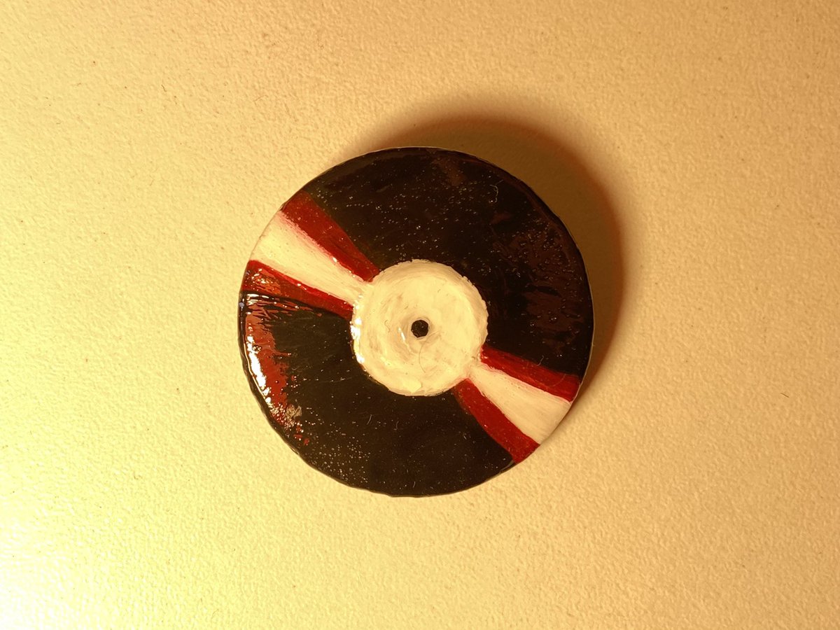 akcek_'s tweet photo. not from soda caps but still pins i made
day#3
im posting these cause i made them for a friend and gonna send them away https://t.co/peUMzpdOD2