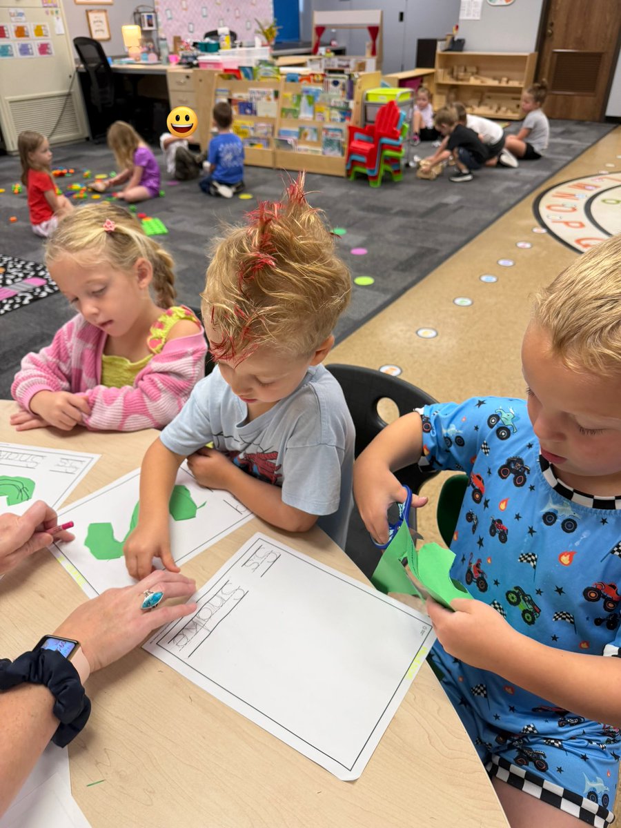 CPGophersPreK's tweet photo. We started our letter of the week this week! Our letter of the week is “S”. We are starting with high frequency letters. This morning we made a Snake! 🐍 https://t.co/O2omOXmpro