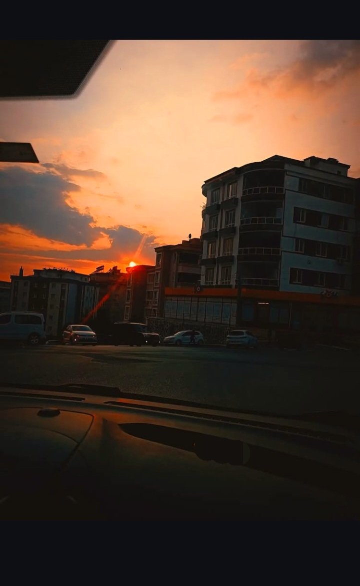 Hazel__19's tweet photo. ..'ne çok şeyi
zamana bırakıyoruz..'

sanki çok zamanımız var'mış gibi... https://t.co/QK2EKRmjig