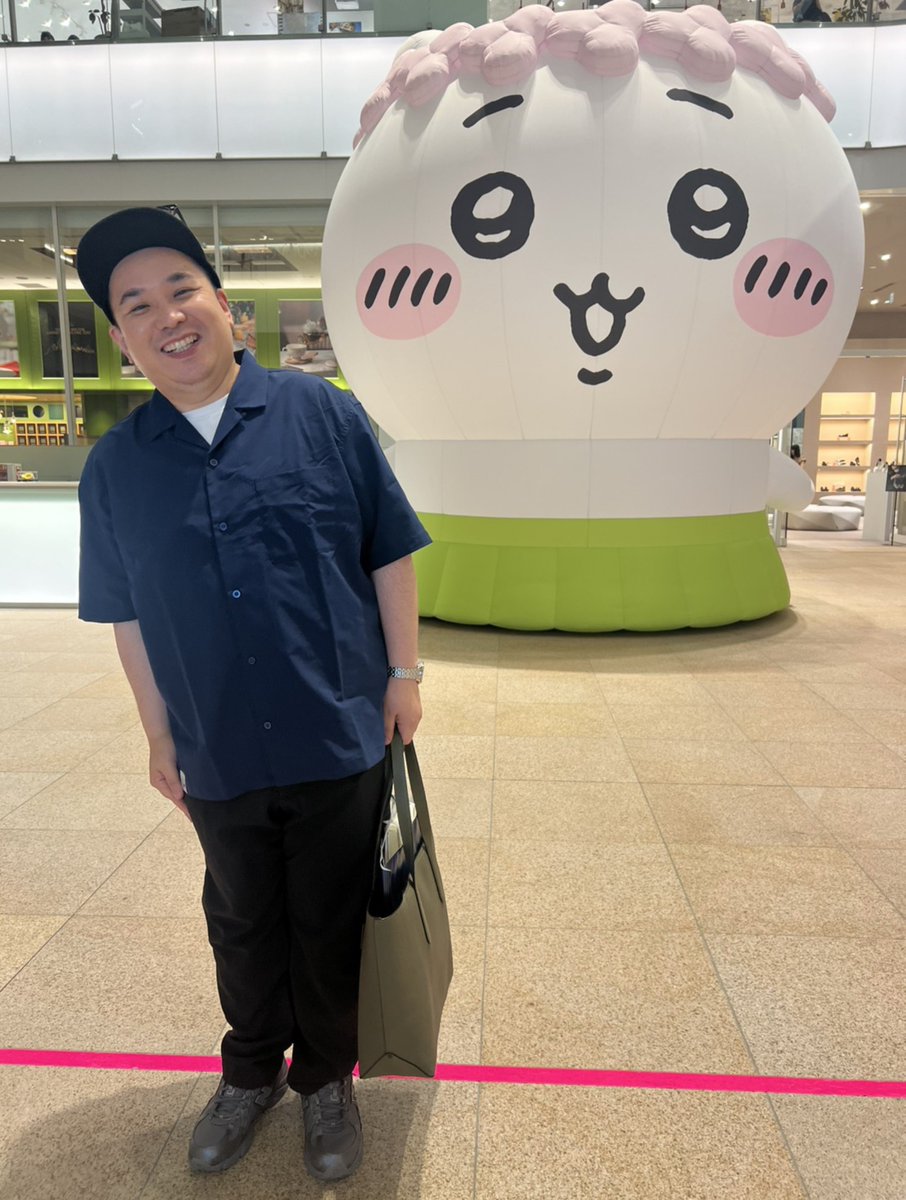 uttakaga's tweet photo. 巨・ちいかわに会ってきました！
笑ってる···· https://t.co/ov8JDMSG5C