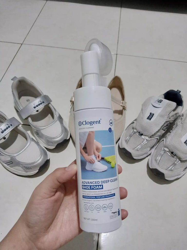 gbbriell1's tweet photo. Diemkan 1-2 menit semua noda di sepatuuu ilang semua guys! The best ih ❤ https://t.co/wuM4fnqziF