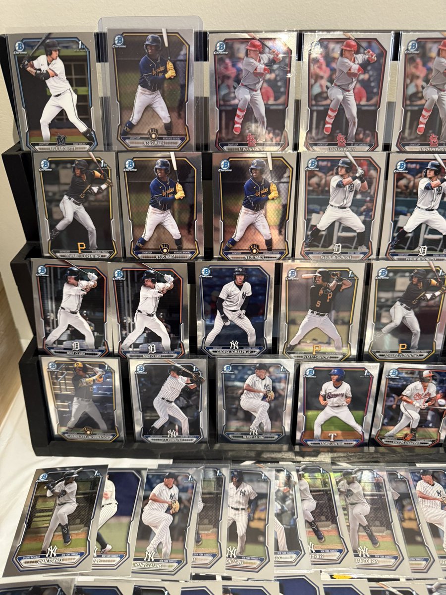 CCCards1308's tweet photo. @cardboardbst 3,200+ card Bowman Chrome lot! Will ship!

$1,600 OBO https://t.co/3X0CetVeIz