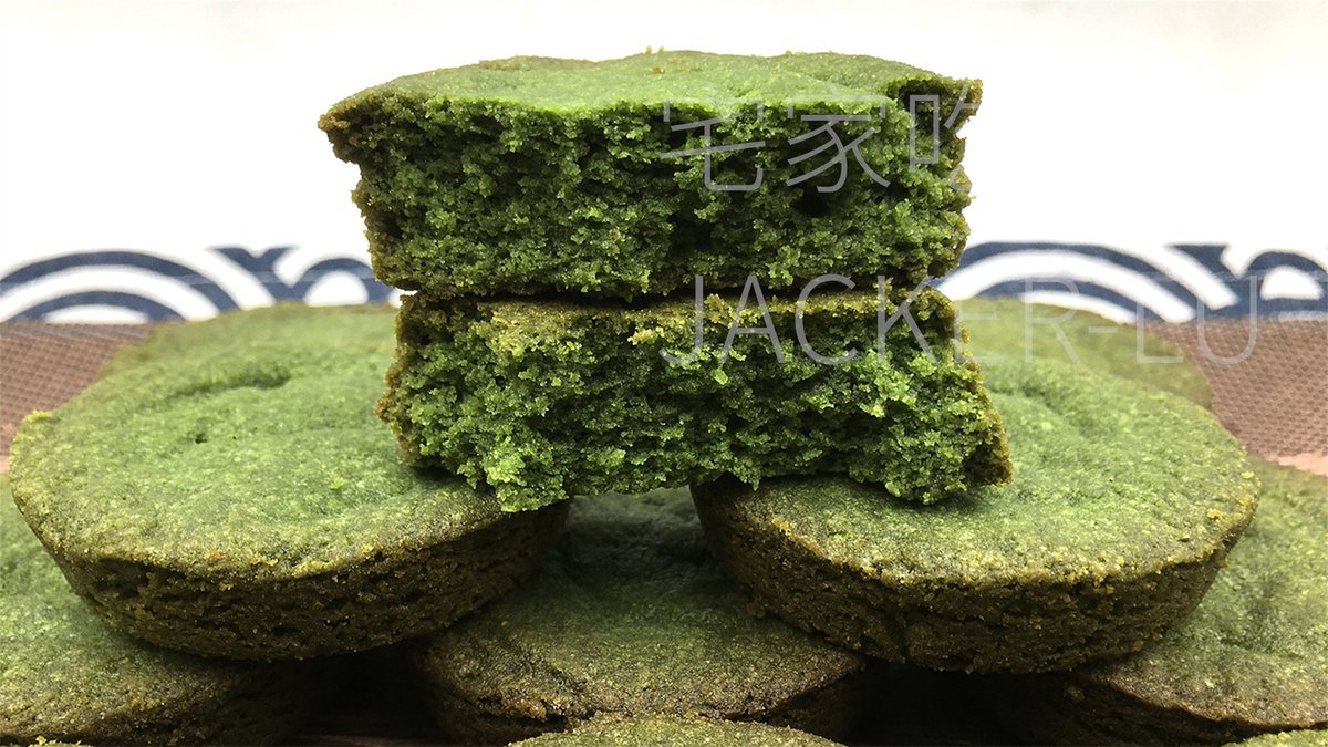 riho56621557's tweet photo. Just discovered the perfect late-night snack: warm matcha ice cream sandwiched between two buttery shortbread cookies. Pure joy in every bite!， https://t.co/yJpmvO895O