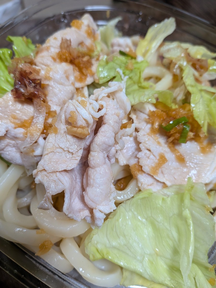 masakyunman's tweet photo. まさきゅ飯🍚🥢
今朝と夜食
一昨日からひたすらうどんに玉ねぎサラダ乗せて食す。。
流石に4食連続うどんは飽きた😔⤵️
って、事で
明日健康診断でっす🏥 https://t.co/mkZwPYGess