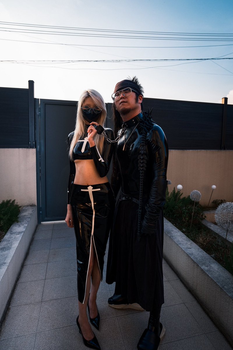SKxxxxx_'s tweet photo. 抓！

建模怪 @XIAOXIONG028 

#latex #ラバー https://t.co/ksehl0X4kA