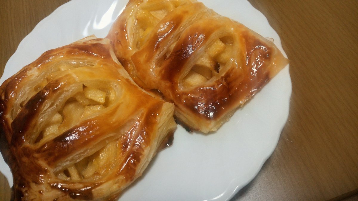 mana_DEZERT's tweet photo. 手づくりアップルパイ🍎
ありがとう♡いただきます https://t.co/A4SfEv5eXQ