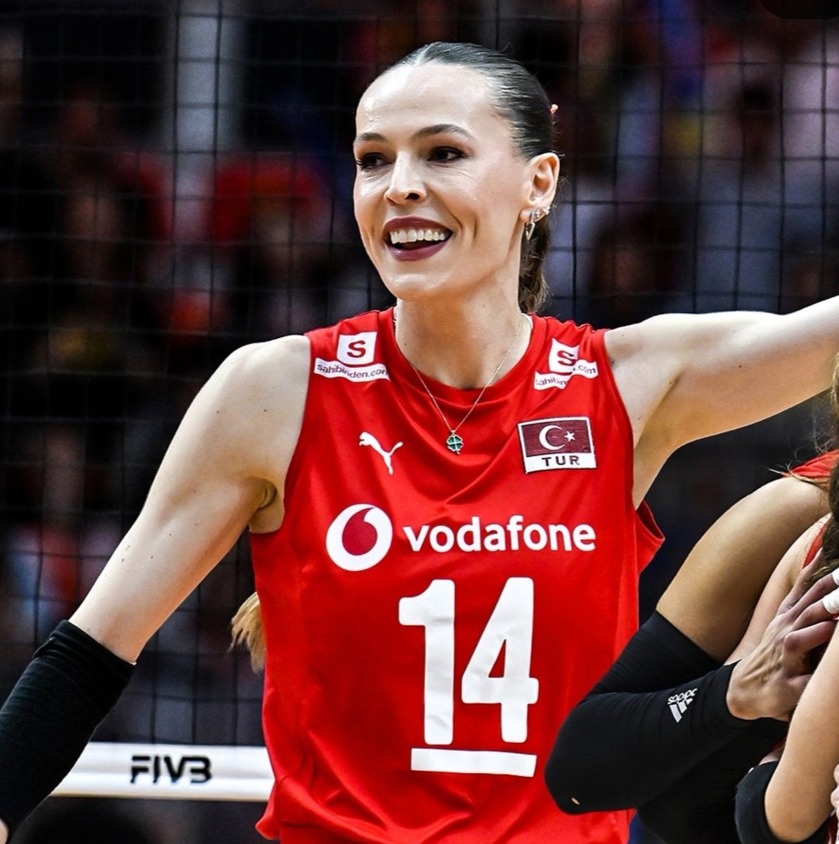 Temmzvolley's tweet photo. 🇹🇷 Eda Erdem ~ Eurovolley Tarihi 

📍En skorer 2. isim

📍En çok blok yapan isim

📍Üst üste 4 kez en iyi orta seçildi, tarihte üst üste 4 organizasyon ödül alan ilk voleybolcu

📍En fazla organizasyona katılan isim 9*

📍Ve tüm madalyaları en az 1 kez kazandı 🏆🥈🥉🥉🥉

🐐 https://t.co/9rxkNpbIGx