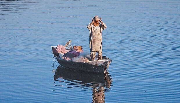 7ammad_25's tweet photo. " تجري الرياحُ بما شاء الإلهُ لها
للّٰهِ نحنُ وموجُ البحرِ والسُفنُ " https://t.co/JdOHzV9Zi5