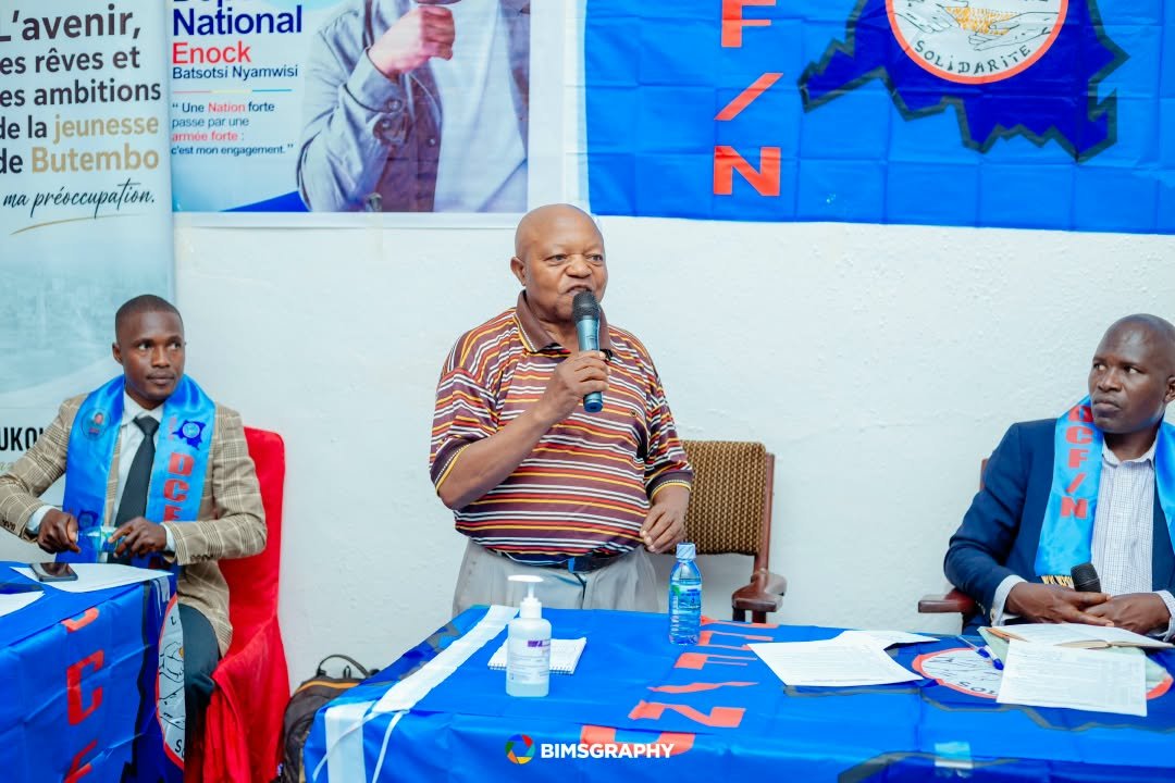 DCFNyamwisi's tweet photo. @simonkazungu2 @mugsernya @EnockNyamwisi Félicitations au Notable Salvin Lusenge, un des pionniers du parti, un Formateur idéologique engagé et toujours disponible pour armer la jeunesse de la @DCFNyamwisi des fondamentaux de son combat politique. Comme d'autres héros du parti, il est une fierté pour les @Muvingistes👌 https://t.co/tgTTUhGeiN