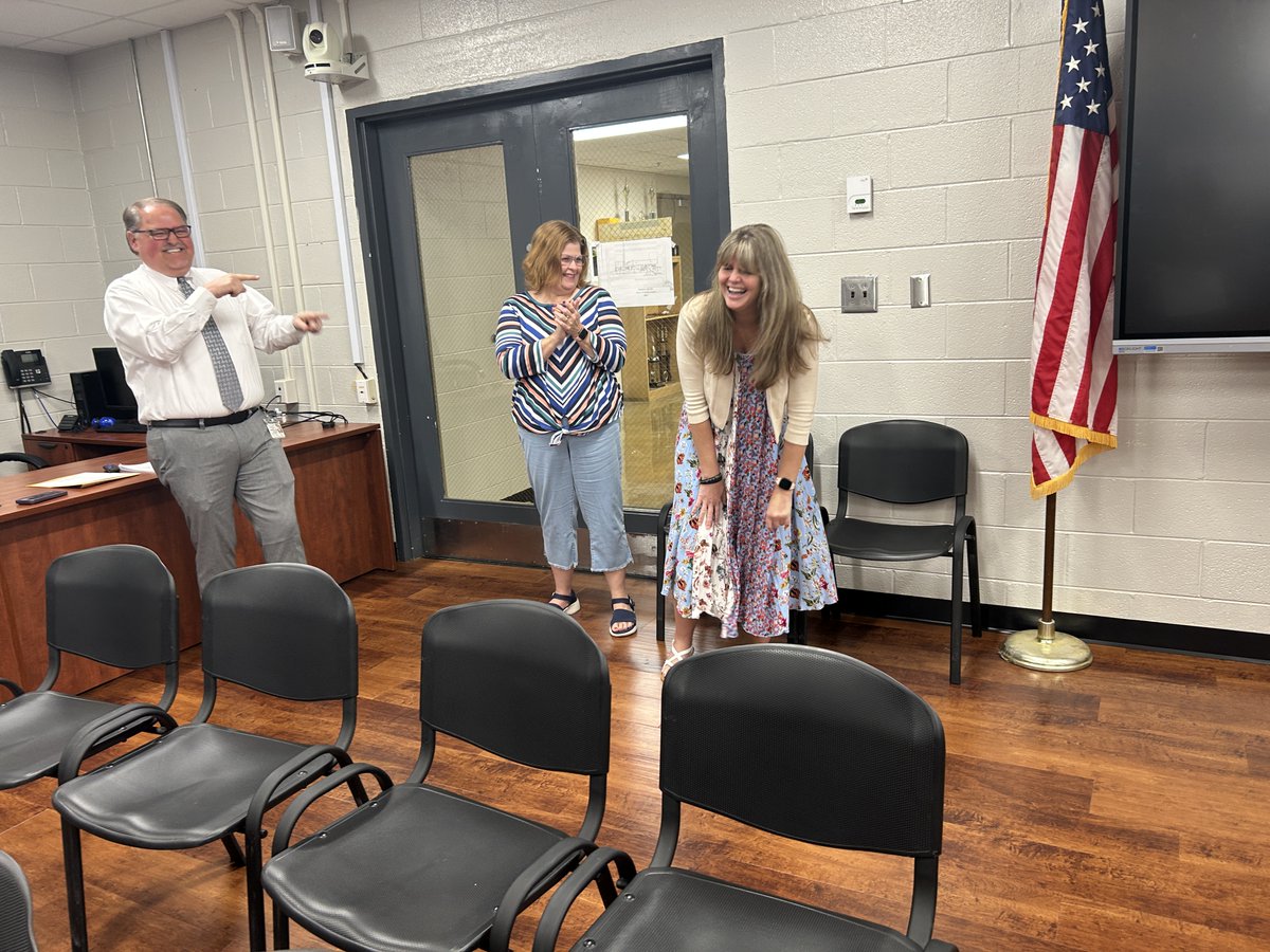 pfb_bank's tweet photo. We were glad to surprise Rachael Dalton with the Monroe County Board of Education with an appreciation gift through our Good Life Educator Checking!

It’s always exciting to give back to the people who give so much to our community.
 #GoodLifeEducatorChecking https://t.co/DcYP7iXhl6