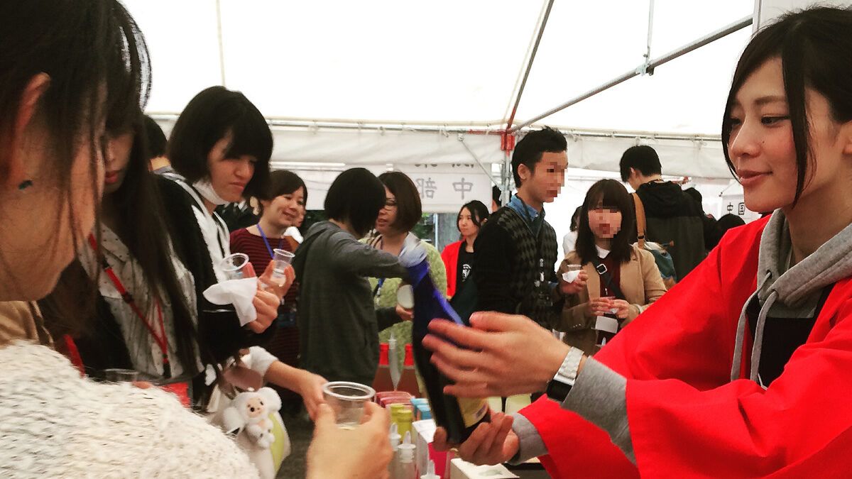 event_checker's tweet photo. 全国の梅酒を飲み比べ！

「全国梅酒まつり in 船橋」開催✨ 

120種類以上の梅酒が大集合
飲み比べはもちろん
梅酒ビールや梅酒スイーツ
希少な「獺祭梅酒」も登場します

📅 9/22(火祝)・23(水祝)・26(土)・27(日)
📍 千葉・船橋競馬場

→ https://t.co/P5snWjPyV2 https://t.co/LwgEeKmh3O