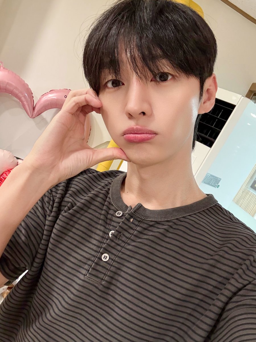 Official_YJS_'s tweet photo. [#오늘의윤잘생]

​에이드처럼 청량했던 오늘의 러브게임 🍹🧊
지성이의 톡톡 튀는 입담에 
오늘 하루 스트레스도 싹~ 날아가셨길!

​#윤지성 #YOONJISUNG
#SBS파워FM #박소현의러브게임 https://t.co/vRUjp9mxuT