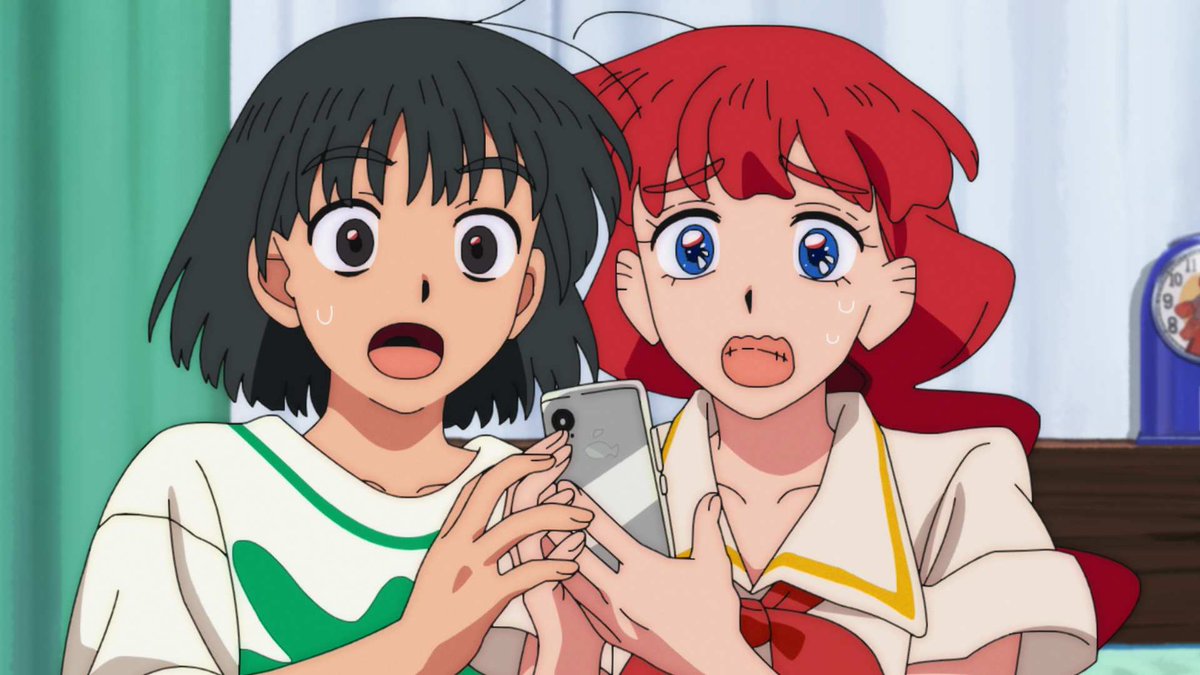 67m_hideaki's tweet photo. 『さよならララ』、幾原風の外殻の奥は『色づく世界の明日から』や『月がきれい』の静謐さ。
スマホ越しの距離感や厨房のお仕事、ルカの絵画。
劇中に散らばる写真を見るに、最後は奇跡ではなく「二度と戻らない時間を焼き付けた一枚の写真」に着地すれば美しいな。
 #さよならララ #さよララ感想会 https://t.co/VBtCuzpS2b