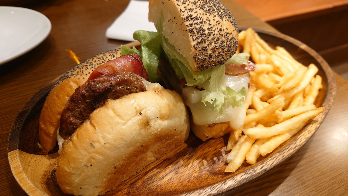 05ayako12's tweet photo. クアアイナ久しぶりに食べた✨️
モアナの実写見に行ってきたけど、海の自我強くて笑ったしドゥエイン・ジョンソンがやっぱり良い。筋肉は世界を救う。
そしてやっぱりおばあちゃん絡みは泣いちゃった😭 https://t.co/4KLm5r145q