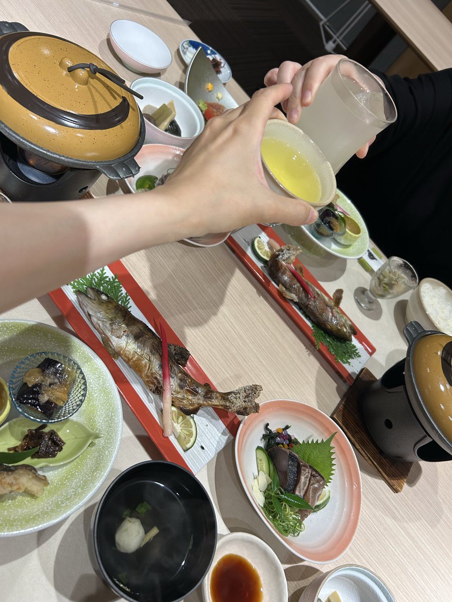 onevoice_act's tweet photo. こんにちは四国
ぽんと乾杯🍻(暖かいお茶と柚子ジュース) https://t.co/1we4L6ymbr