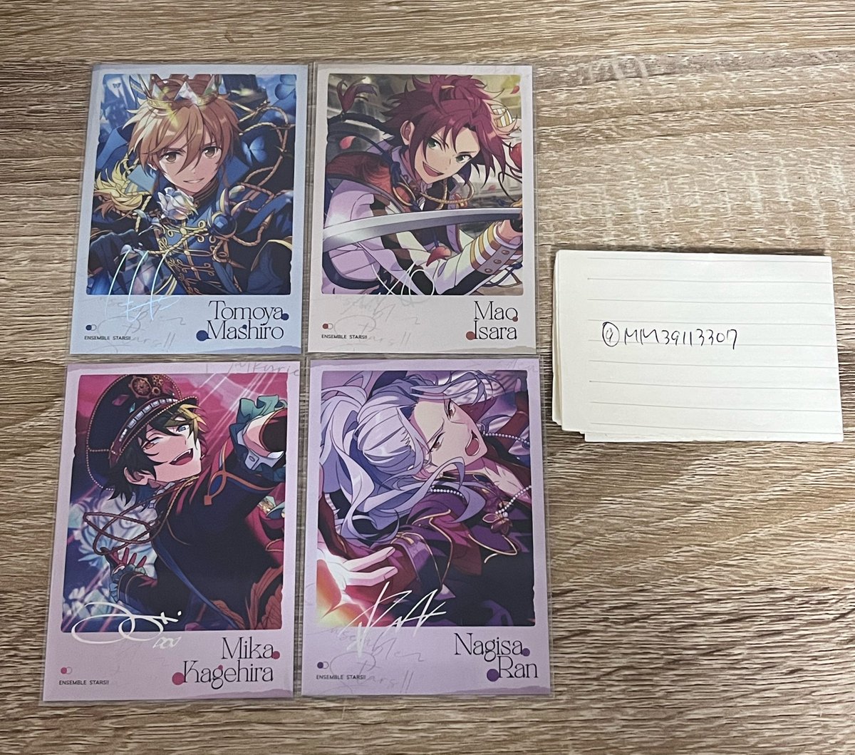 MM39113307's tweet photo. 【交換】あんスタ 中国 偶像夢幻祭 星幻チェキ風カード6弾

譲：凪沙 真緒 友也 みか
求：零 敬人>定価(＋送料)

※都内手渡し>郵送
※郵送は２枚〜
※他募集とあわせての交換🉑

検索からもお気軽にお声がけください◎ https://t.co/7BxG8kW8To