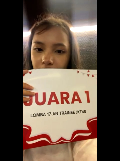 rikiemde's tweet photo. Terima kasih yaa @A_VirgiJKT48 udh seru-seruan lomba 17 Agustusan sambil live IDN๐๐
Congrats buat team pink juara 1 ๐๐๐
ditunggu keseruan berikutnyaa๐
#AstrelLive https://t.co/K4i2KzzsE3