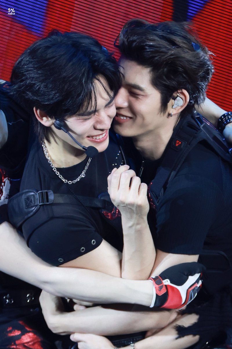 5percentmarch's tweet photo. —• 16082026

ครับตี๋🐶🐻‍❄️✨

#DuangConcertDay2
#teeteepor #ตี๋ตี๋ป๋อ 
#twnpich #porsuppakarn https://t.co/iImaZ1Zpvl