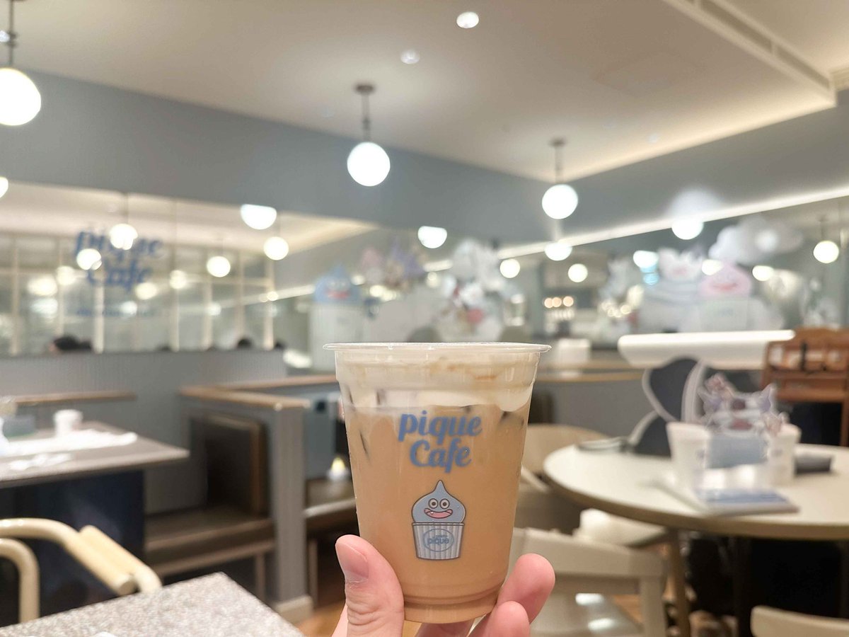 jdesu_jdesu's tweet photo. ついに！！！
念願のジェラピケカフェへ🍨☁️🍰
スライム可愛い！
モコモコキラーマシン可愛い！
べピパンステッカー嬉しい！
店内も可愛いし表参道限定ラテもうまかわいいし最高の時間でした✨
よいコラボでとても満足
どうせならコンプしたい欲が、、、笑

#ドラクエコラボ
#ジェラピケドラクエ https://t.co/7awqe24aST