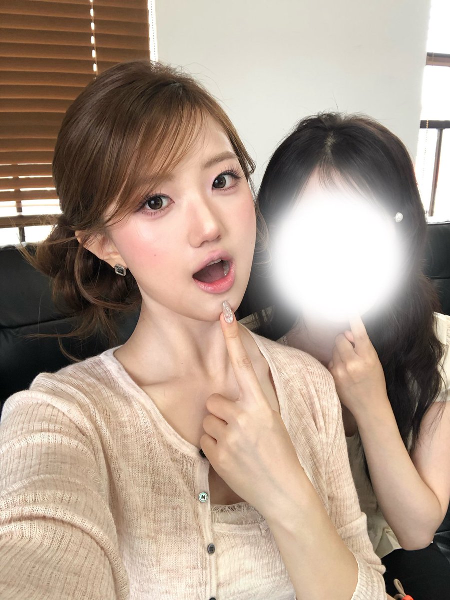 fromzyzy's tweet photo. 중국메컵샵이 내 인생헤메였뜸 매일 이 얼굴이여뜨묜…😅 위치문의 8849821개 와서 타래에 적어드릴게요 https://t.co/h5GswZXpt5