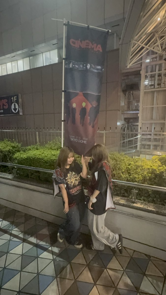 5qln0's tweet photo. セカオワがやっぱり1番を再実感ჱ̒ ᴗ ̫ ᴗ
セトリいい意味で裏切られて、こんなに浮上してなかったのに大好きなこ沢山会えて嬉しかった余韻ひたひた💘💘
 #THECINEMA #SEKAINOOWARI https://t.co/3rKEjklnqh