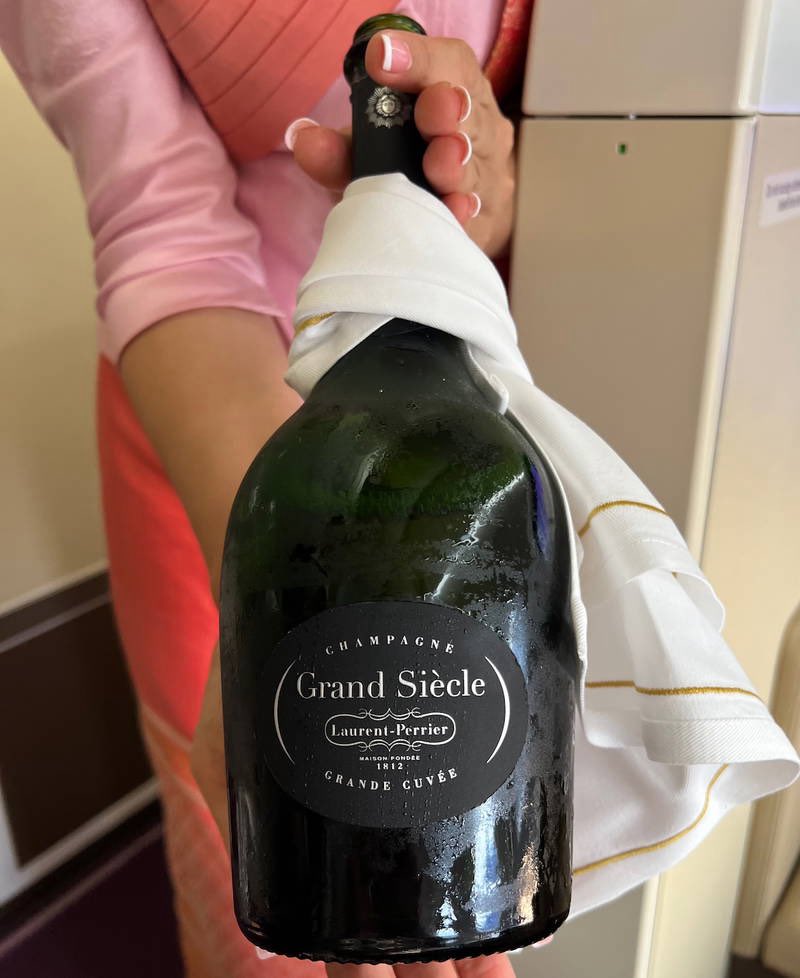 AVNT_GARD's tweet photo. 泰国+1 国泰-1 说实话还第一次见每个厕所都放牙刷香水的
#打飞机 https://t.co/uTT36RLeFS