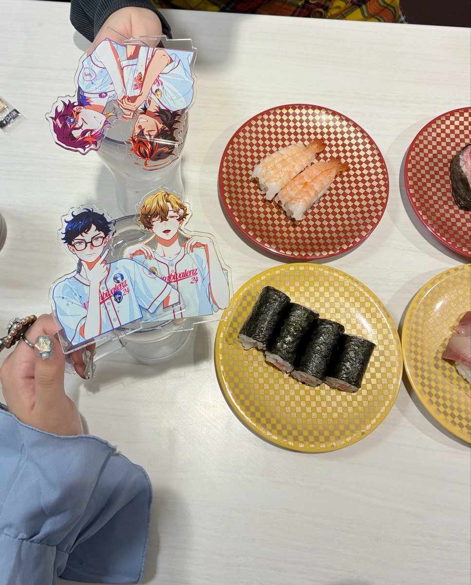 39_nadenade's tweet photo. この時もたまたま黄色のお皿で
ﾆｺﾆｺしてた(◜ ͜◝ )✨

꒰　さくやお兄さんとﾘｱﾑ 2人で♡作ってて可愛い　꒱
꒰　なごむとあかしはそれぞれのポーズﾃﾞｽねᴖ ̫ᴖ ͈⭐️ ꒱ https://t.co/KtXdsBEwt0