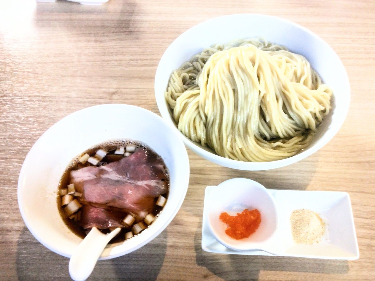 0ff233a60e7d448's tweet photo. 宇都宮市麺双架論。

朝ラー。

限定アゴ出汁昆布水つけ麺(プチプチ触感とびっこ入り)300g。

マジうまぁぁ一いっっ。 https://t.co/FhsUma1T49