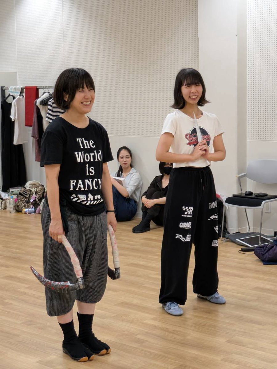 mandarajunky1's tweet photo. 『華葬ノ月 ～龍馬ノ風 華影ノ花～』

稽古、順調にスタートしました！
本番に向けて着々と準備中🔥

🎫チケット予約受付中
🎁事前予約公演グッズ受付中

【一般チケット予約】
https://t.co/IiwTgPG52j
【事前予約公演グッズ】
https://t.co/2EqPukVuor

#華葬ノ月 
#座・高円寺２ https://t.co/QmGOEP486v